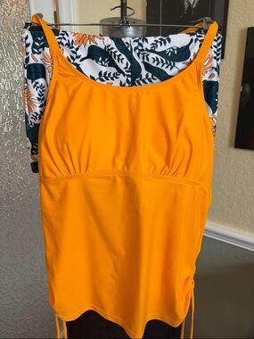 Bright Orange Tankini Swim Top with shorts. M worn once.